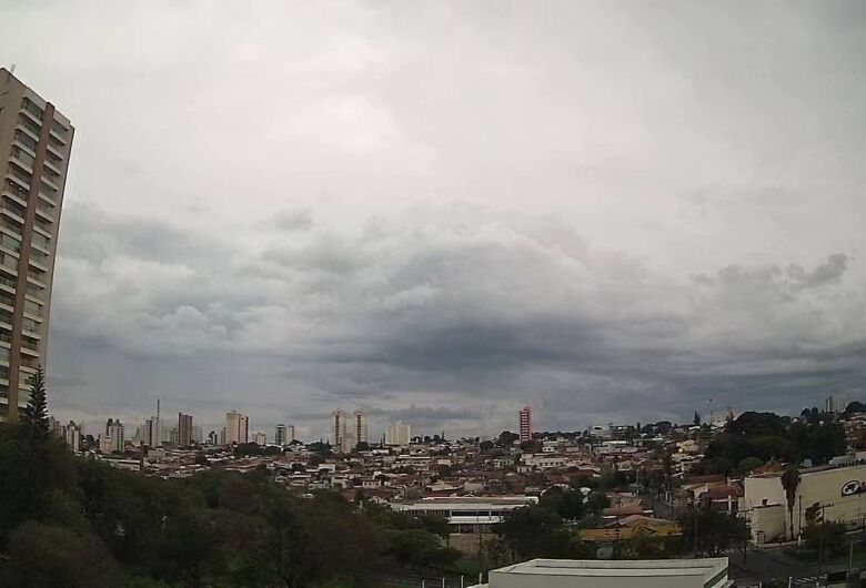 Sábado pode ter pancadas de chuva com potencial de causar transtornos