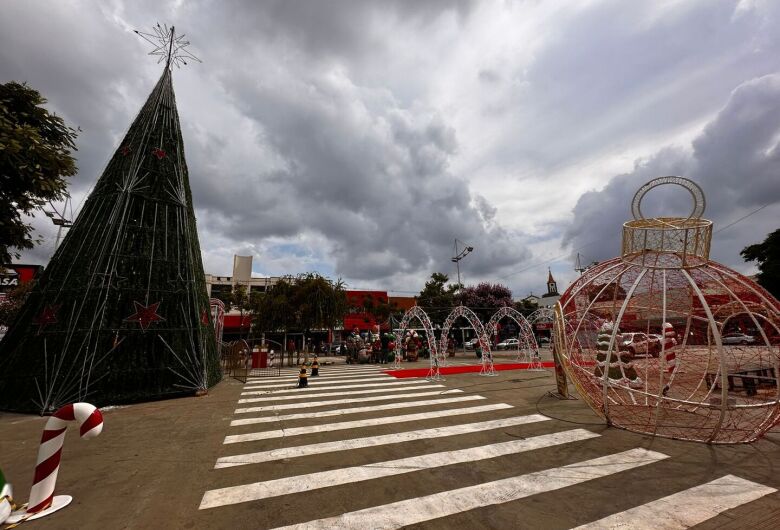 Acisc e Prefeitura inauguram o "Mundo Encantado de Natal" com apresentação da Orquestra e Parada de Natal