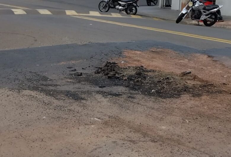 Buraco em avenida causa preocupação no Cidade Aracy