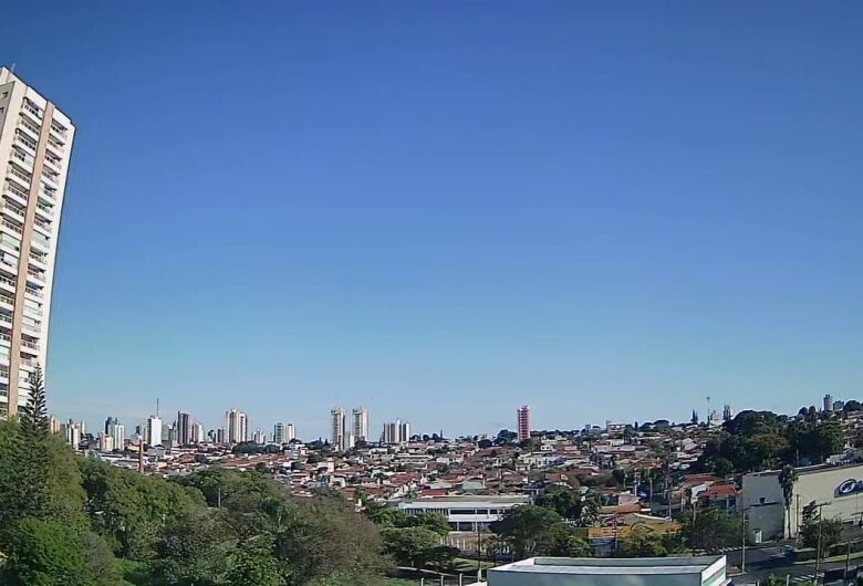 Feriado começa com tempo aberto, mas pancadas de chuva podem ocorrer no período da tarde