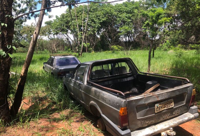 Veículos furtados na madrugada são abandonados no Planalto Verde