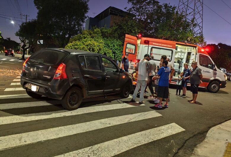 Mulher é atropelada na faixa de pedestres