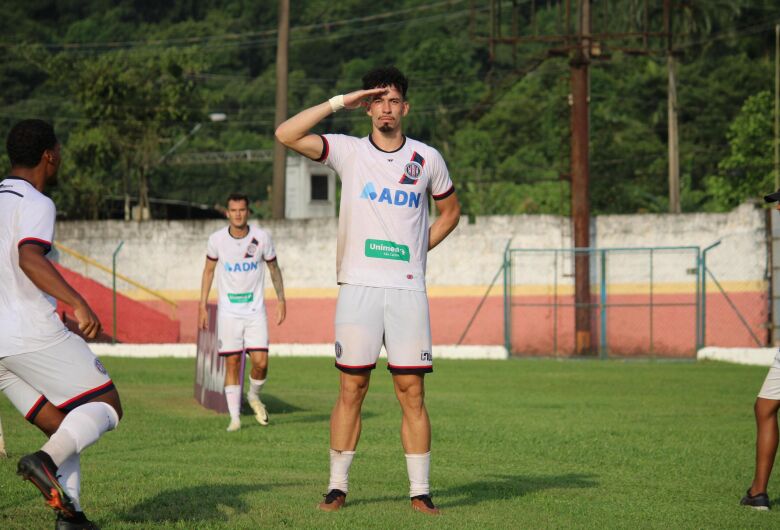 Zagueiro artilheiro retorna para defender o Grêmio São-carlense