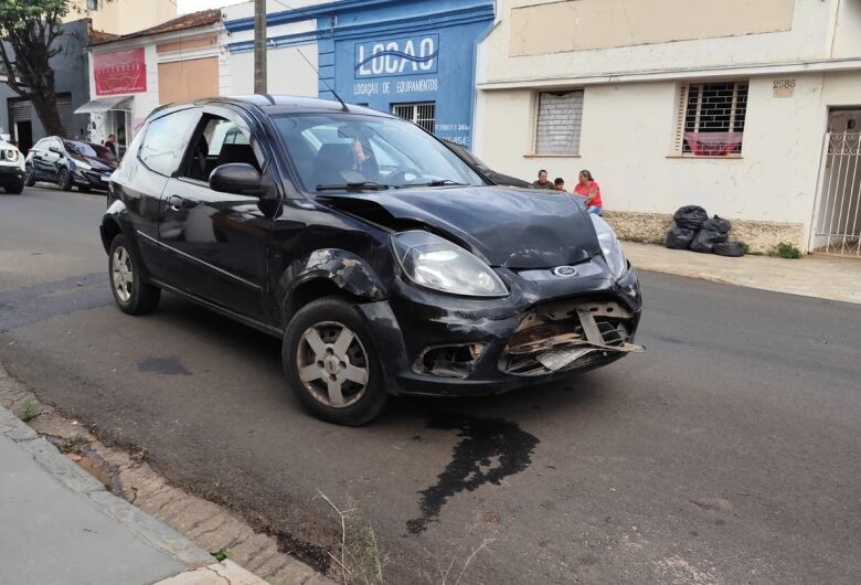 Colisão traseira é registrada no Centro de São Carlos 