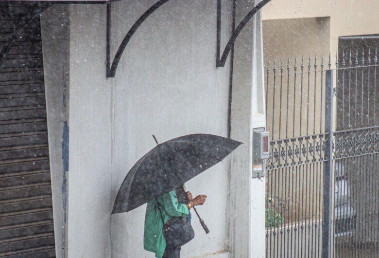 Aproximação de nova frente fria promete trazer bastante chuva ao estado de SP; saiba quando