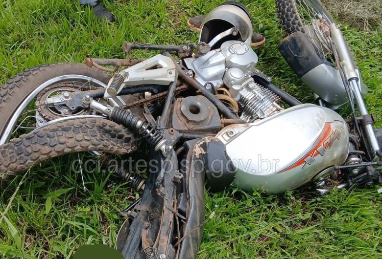 Motociclista morre após ser atingido por motorista que passou mal ao volante