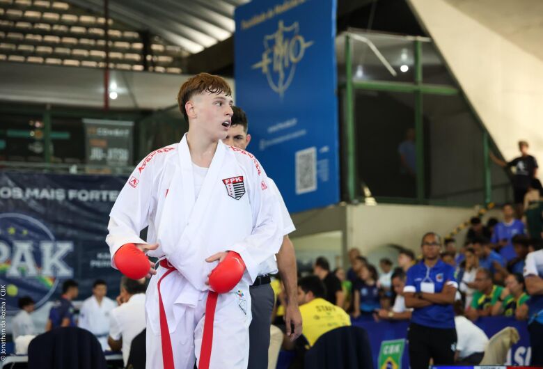 Influenciado pelo avô, são-carlense é vice-campeão de karatê