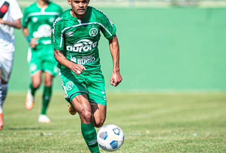 Atacante mineiro de 21 anos é o 19º reforço do Lobo