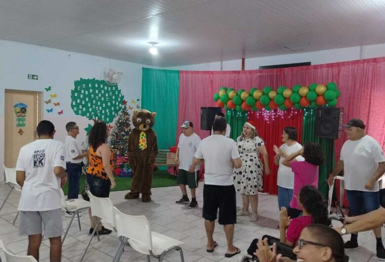 ONG MID leva a magia do Natal até a Apae de Ibaté