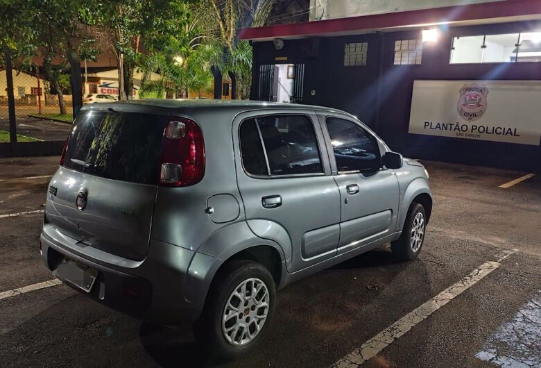 Jovem é flagrado com carro roubado na Vila Costa do Sol