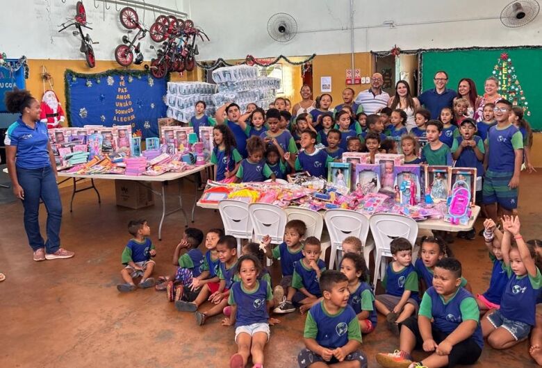 Campanha do Saae arrecada 8 mil brinquedos e leva alegria ao Natal de milhares de crianças