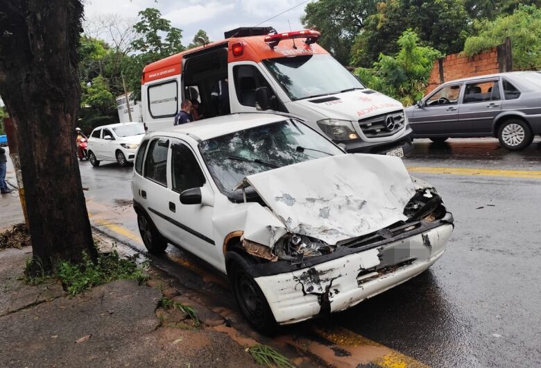 Colisão traseira deixa cinco feridos no Cidade Aracy; três eram crianças