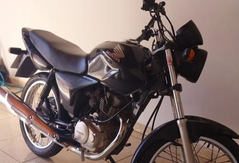 Homem tem moto furtada e pede ajuda para localizá-la