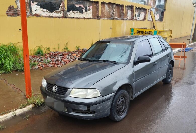 Veículo furtado é abandonado na região do Shopping Iguatemi