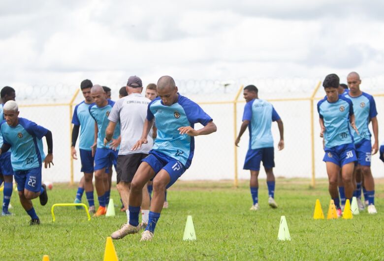 São Carlos intensifica treinamentos a três dias da estreia na Copinha