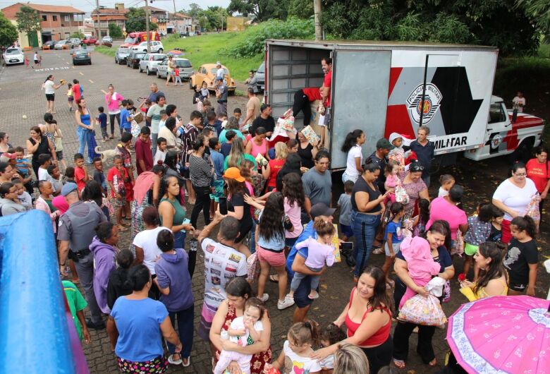 Natal Solidário atende mais de mil crianças no São Carlos 8