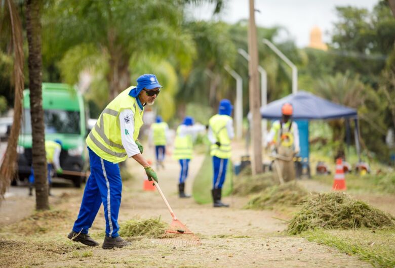 Prefeitura inicia 2025 com reforço no serviço de limpeza e capinação da cidade