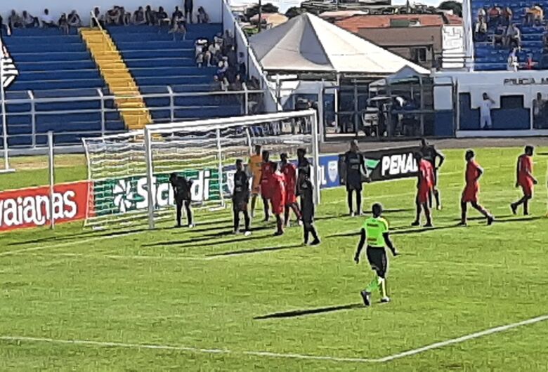 São Carlos enfrenta o Real Brasília em busca de uma vaga na segunda fase 