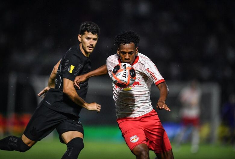 Mistão quente do Corinthians vence de virada o RB em Bragança