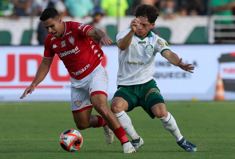 Com o 2º time, Palmeiras apenas empata em Bauru