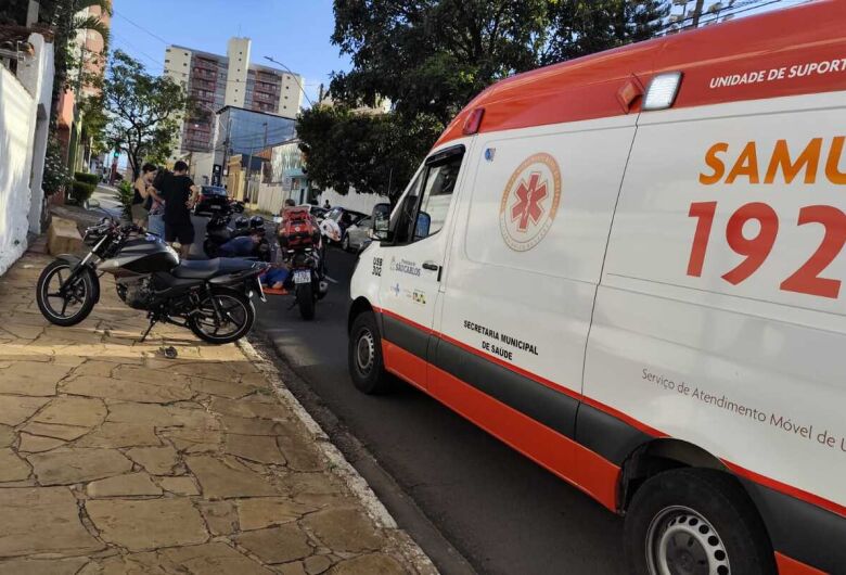 Colisão entre carro e moto deixa jovem ferida em São Carlos