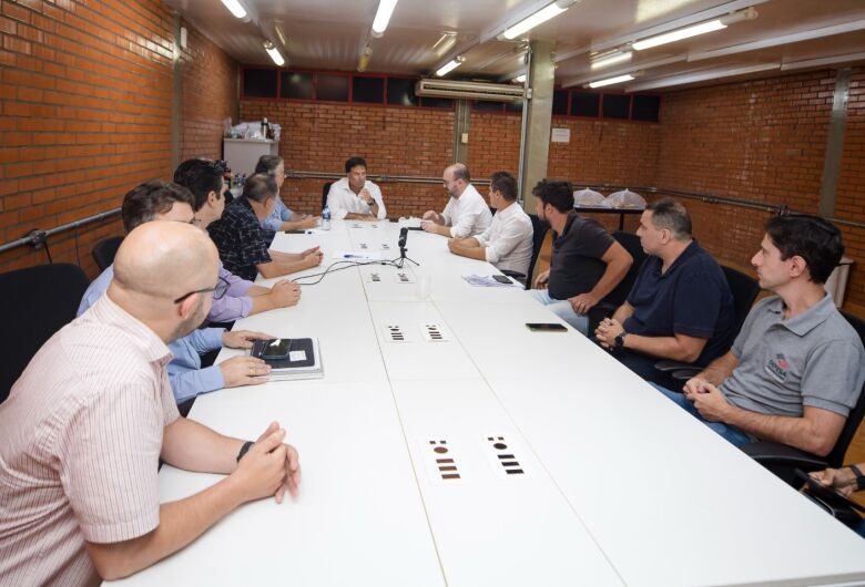 Prefeito Netto Donato se reúne com executivo da agricultura 