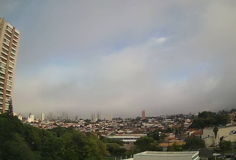 Sábado pode ter pancadas de chuva com trovoadas no período da tarde 