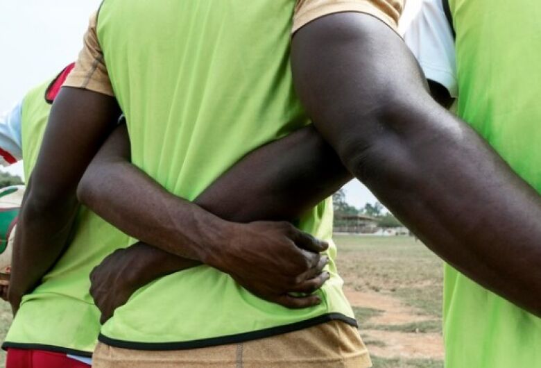 Em jogo de futebol de base, garoto de 12 anos é acusado de cometer racismo