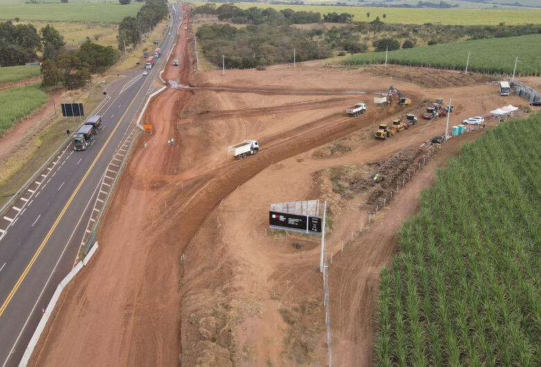 Duplicação da Rodovia Engenheiro Thales de Lorena Peixoto Júnior na SP-318 avança; motoristas precisam ficar atentos