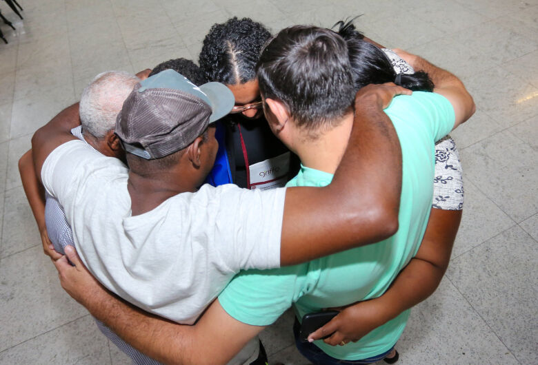 Primeiros alunos de SP do intercâmbio Prontos pro Mundo embarcam para o Reino Unido