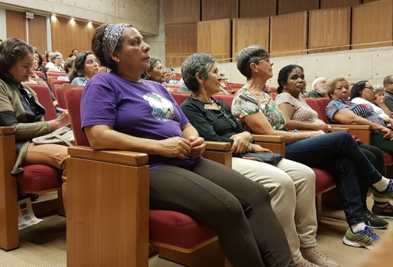 USP oferece vagas em cursos gratuitos para público 60+