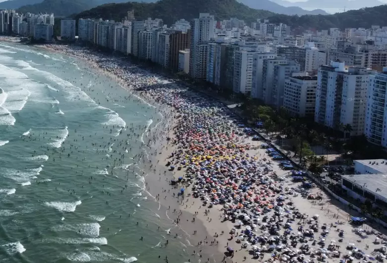 38 praias estão impróprias para banho no litoral de SP