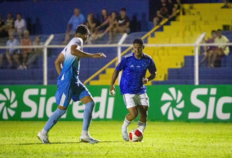 Cruzeiro joga mal e Real Brasília empata no último minuto