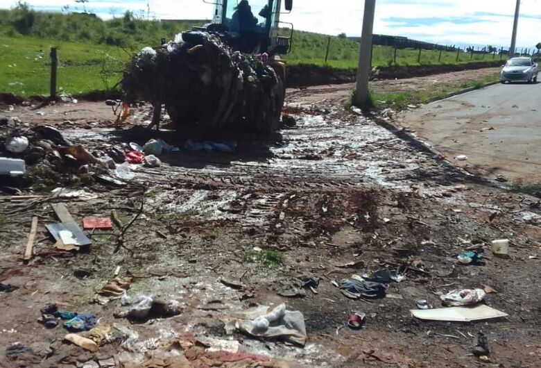 Prefeitura de Ibaté realiza limpeza em diversos bairros da cidade