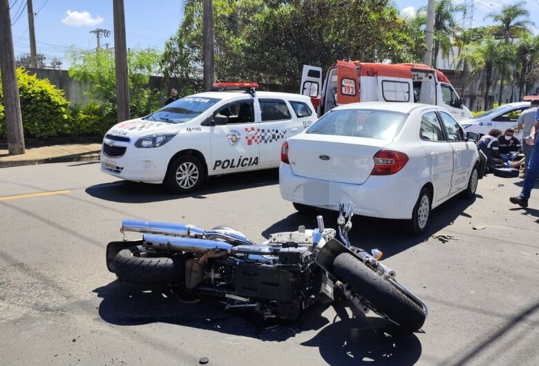 Motociclista é atingido por carro na Raimundo Correia