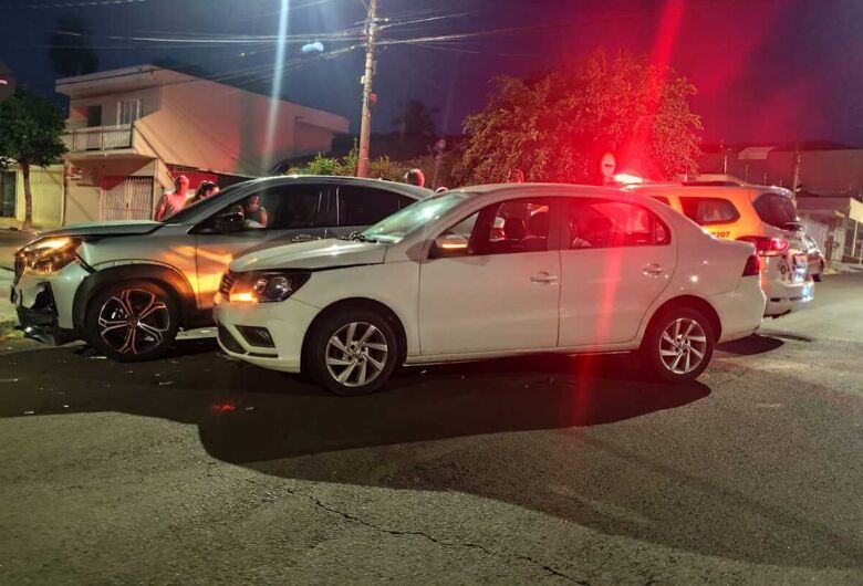 Colisão na Bela Vista causa danos em dois veículos