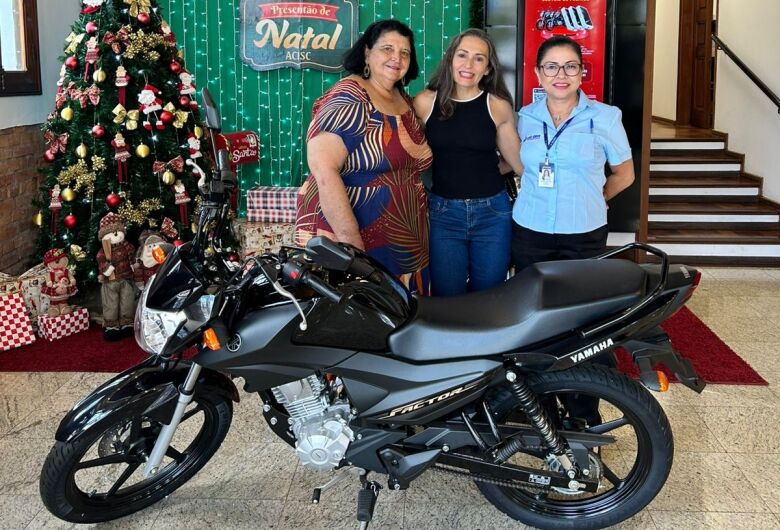 Acisc entrega prêmios da campanha "Presentão de Natal"