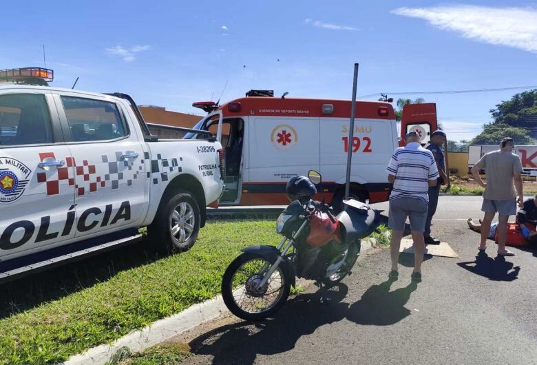 Colisão traseira na Getúlio Vargas deixa motociclista ferida