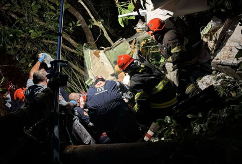 Aeronave cai no litoral SP; uma pessoa morreu no local