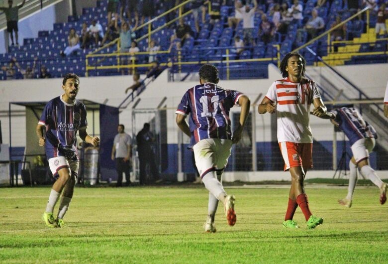 Grêmio leva gol nos acréscimos e fica no empate no Luisão