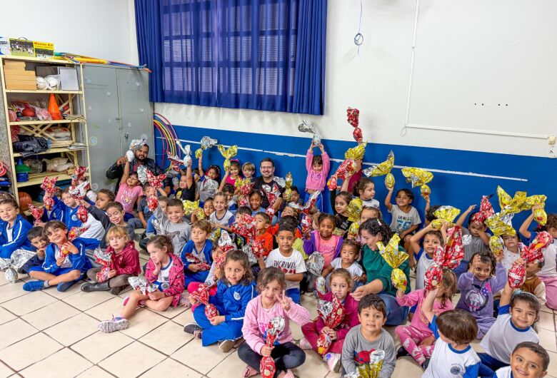 Mais de 4 mil alunos da rede municipal de ensino de Ibaté recebem ovos de chocolate