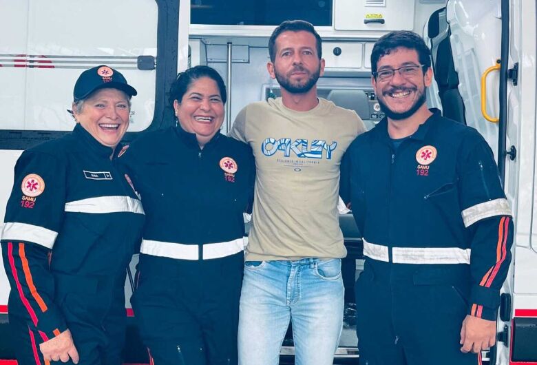 SAMU: Entrega de uniformes através de recursos de Elton Carvalho