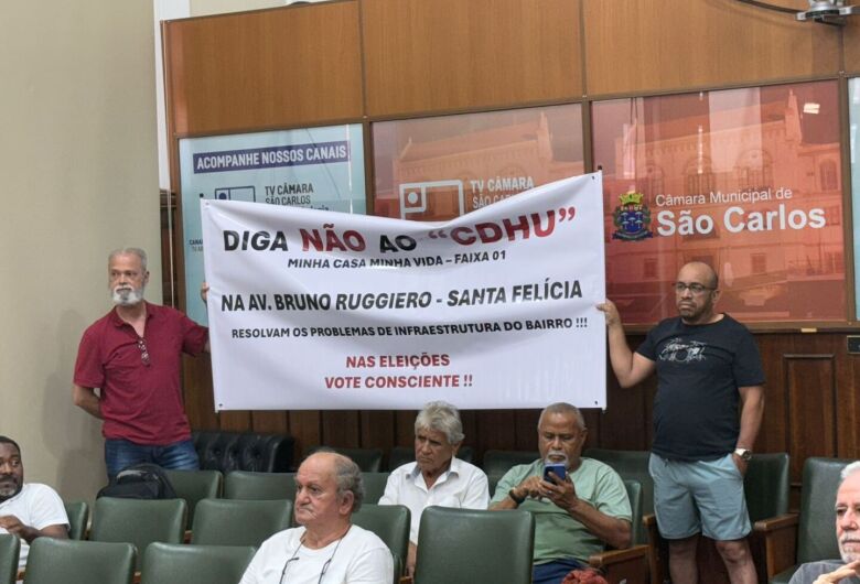 Moradores protestam na Câmara Municipal contra a construção de moradias populares no Santa Felícia
