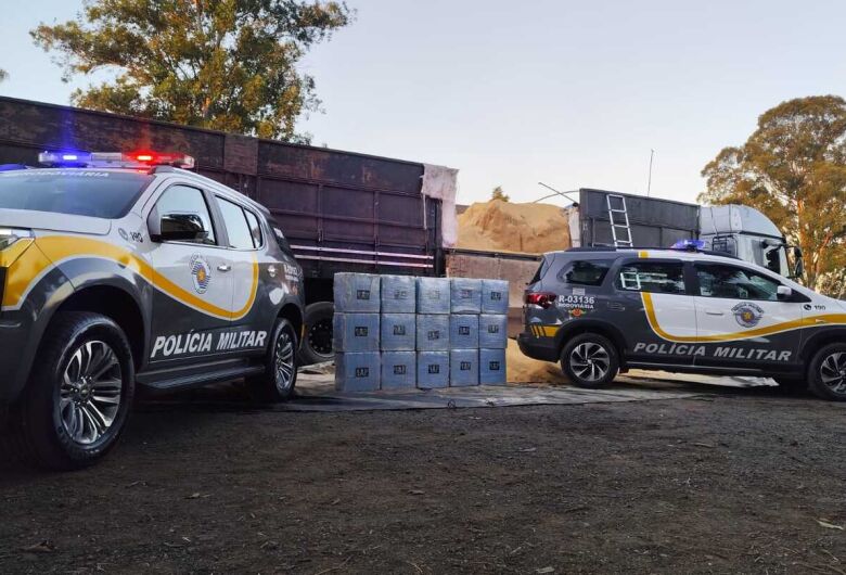 Polícia Rodoviária flagra caminhão com meia tonelada de cocaína na SP-310, em São Carlos