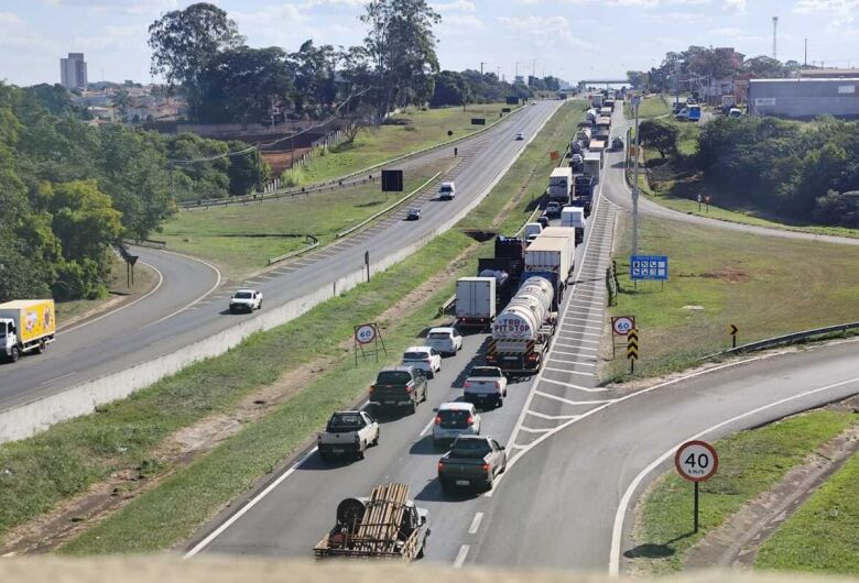 Obras na Rodovia Washington Luís causam congestionamento em São Carlos nesta quinta-feira