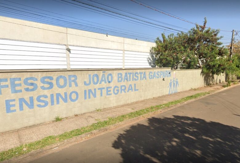 Adolescente é detido após ameaçar colegas com faca em escola no Zavaglia 