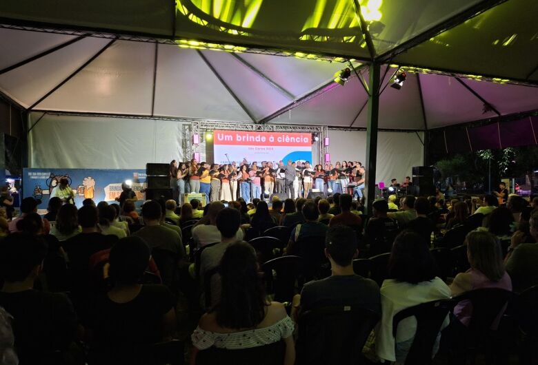 Neurodivergência, vida extraterrestre, mudanças climáticas, ossos e microchips: o universo da ciência invade a Praça XV em São Carlos