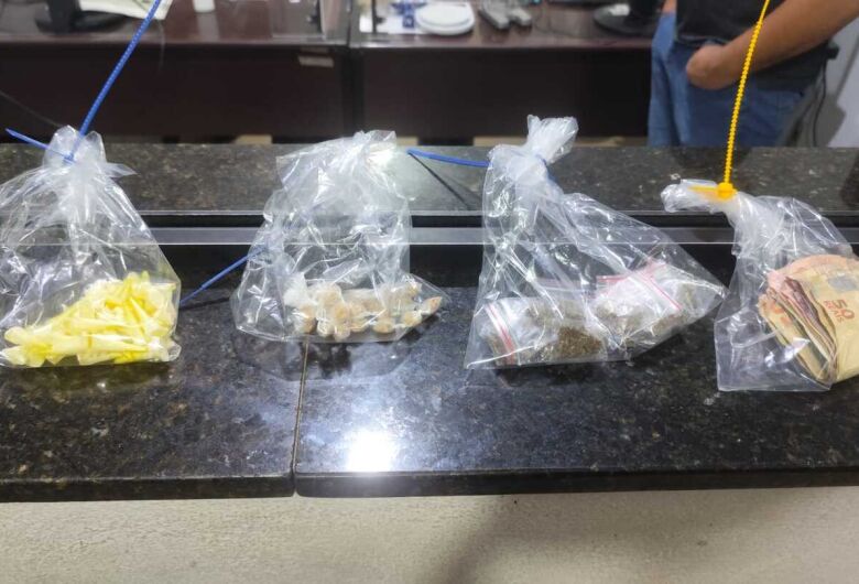 Operação São Carlos apreende adolescente com drogas no CDHU
