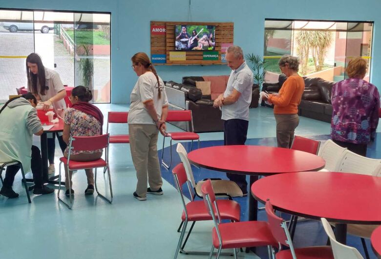 Secretaria Municipal realiza vacinação contra a gripe em idosos do Centro de Convivência da Melhor Idade de Ibaté