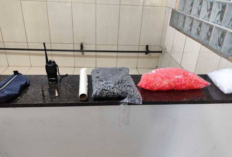 PM apreende material para embalo de drogas no Zavaglia